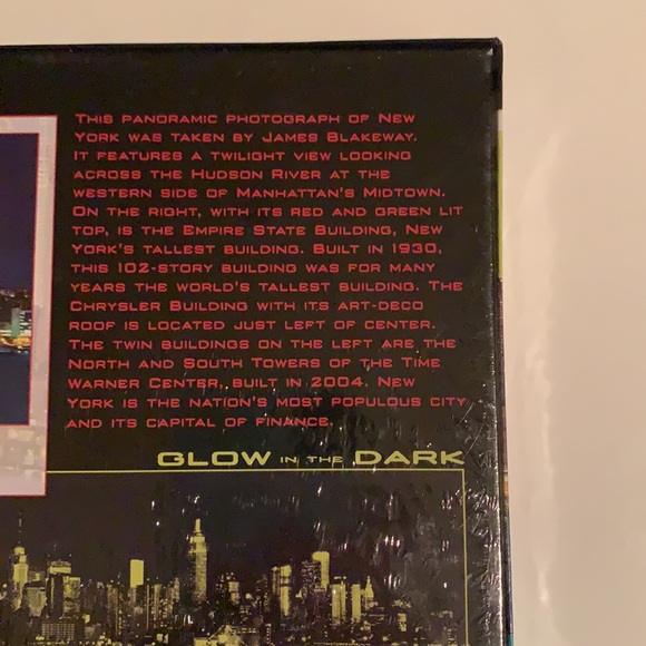 Glow in the Dark New York Panoramic Puzzle - Picture 6 of 7